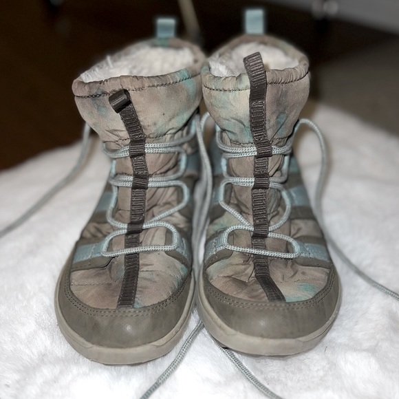 Merrell Pechora Ankle Boots - Picture 2 of 7